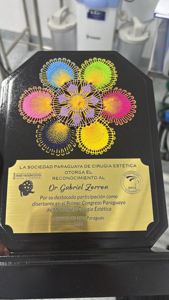 Imagem lembrança dada ao Dr Gabriel Zorron, cirurgião plástico da face, no congresso paraguaio de cirurgia estética.